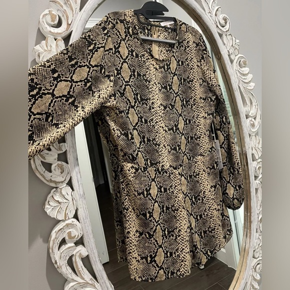 Shorts romper, one piece w/ long sleeves in snakeskin by Harper Wren - Picture 3 of 8